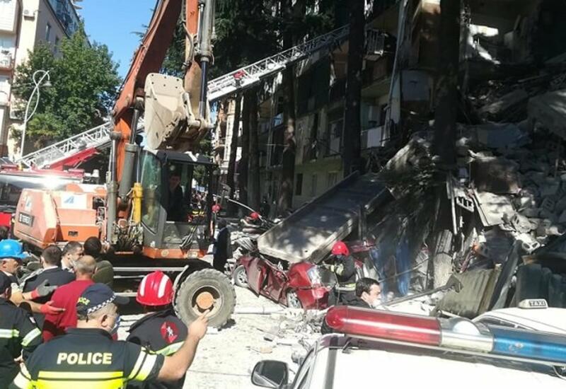 Спасатели извлекли тело последней жертвы из-под обломков дома в Батуми