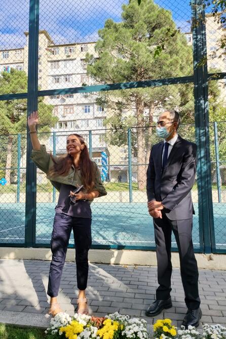 Вице-президент Фонда Гейдара Алиева Лейла Алиева приняла участие в открытии очередного двора, обустроенного в рамках проекта "Наш двор" в Баку