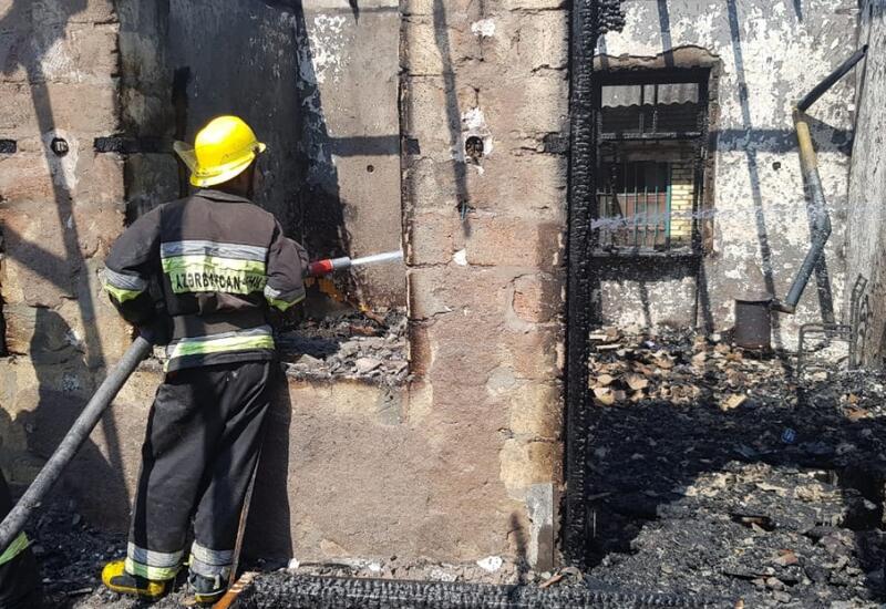 В Баку при пожаре умер шестилетний ребенок