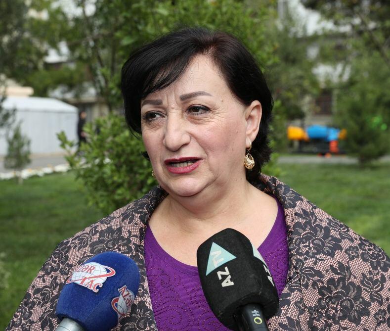 Вице-президент Фонда Гейдара Алиева Лейла Алиева приняла участие в открытии очередного двора, обустроенного в рамках проекта "Наш двор" в Баку
