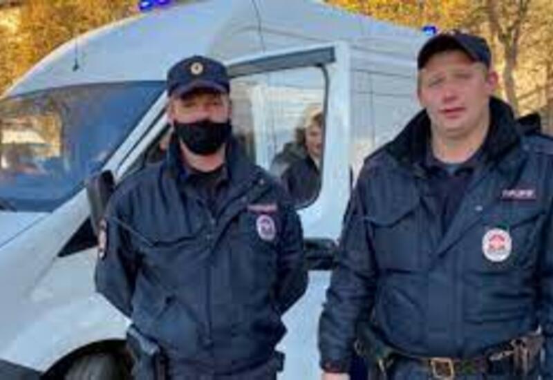 В России полицейский спас 12-летнюю девочку, которая упала с моста в реку