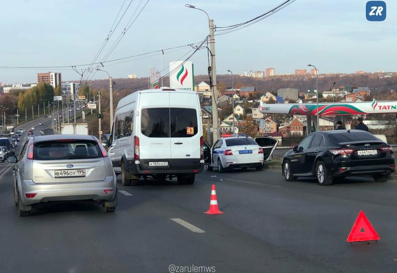 В России пассажирка автобуса ударила водителя ножом в шею