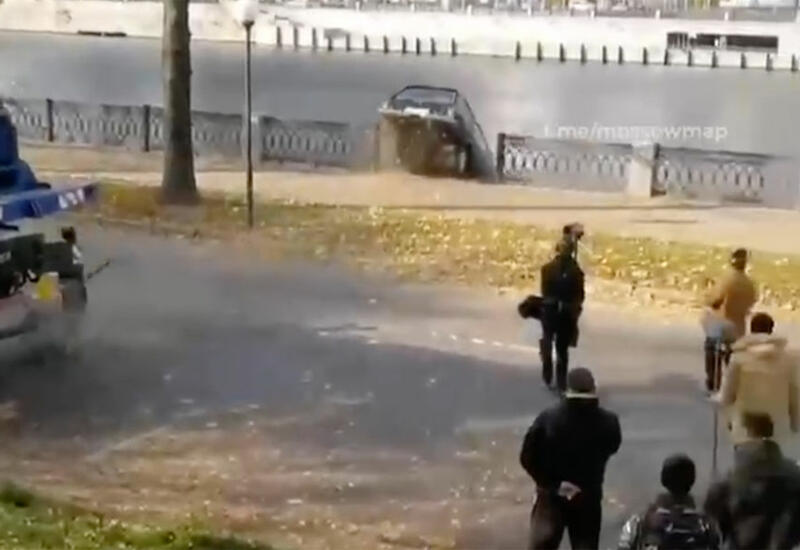 В Москве авто упало в реку во время киносъемок