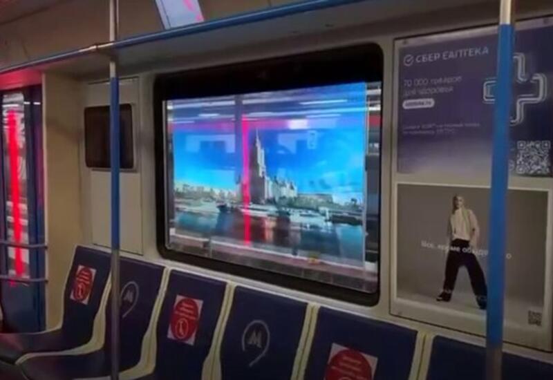 В московском метро появился поезд с дисплеями вместо окон