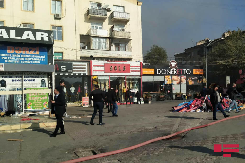 В Баку произошел сильный пожар