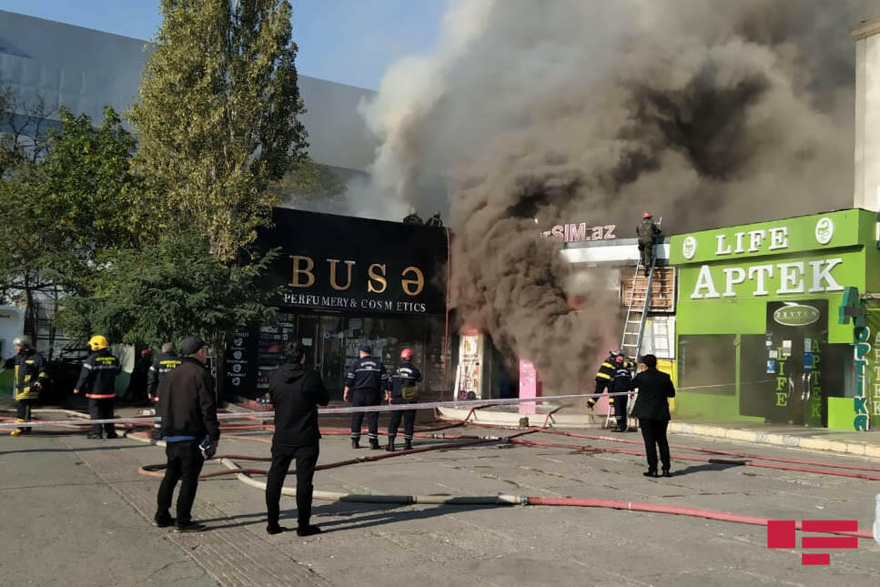 В Баку произошел сильный пожар