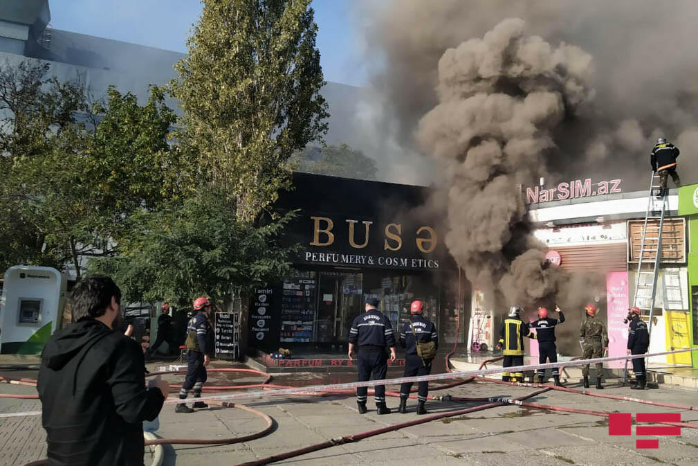 В Баку произошел сильный пожар