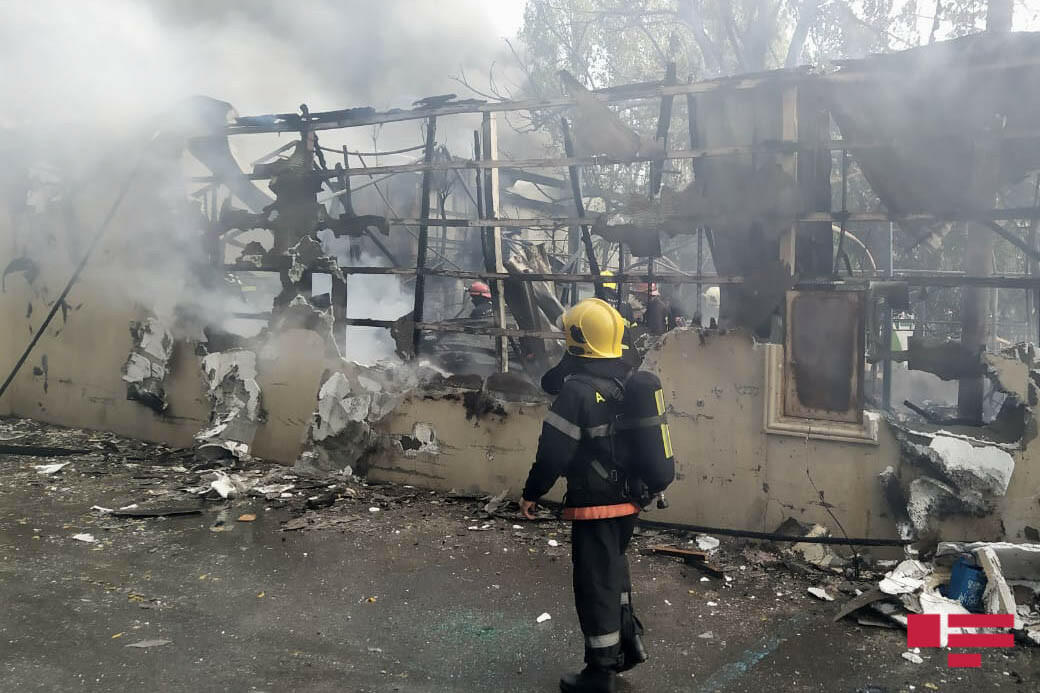 В Баку произошел сильный пожар