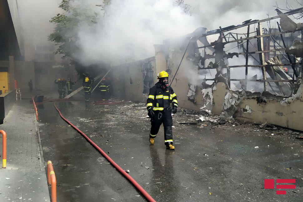 В Баку произошел сильный пожар