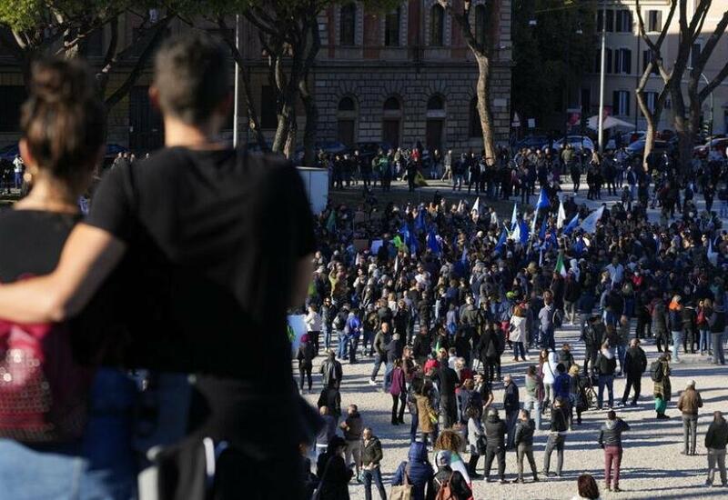 Протесты против ковид-сертификатов в Италии