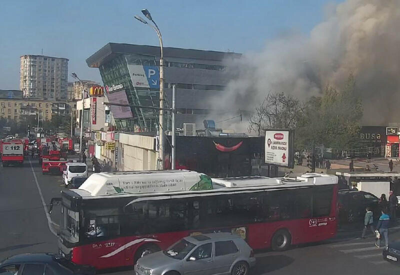 В Баку произошел сильный пожар