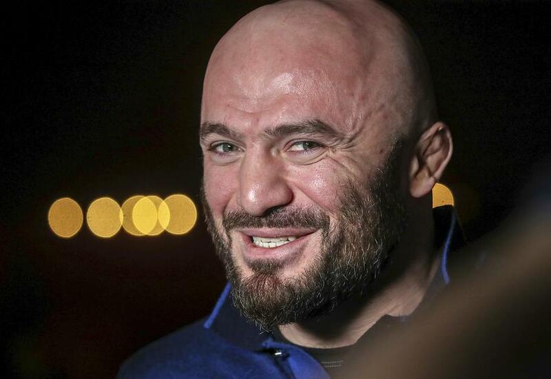 Боец Исмаилов шуткой ответил на вопрос об употреблении допинга