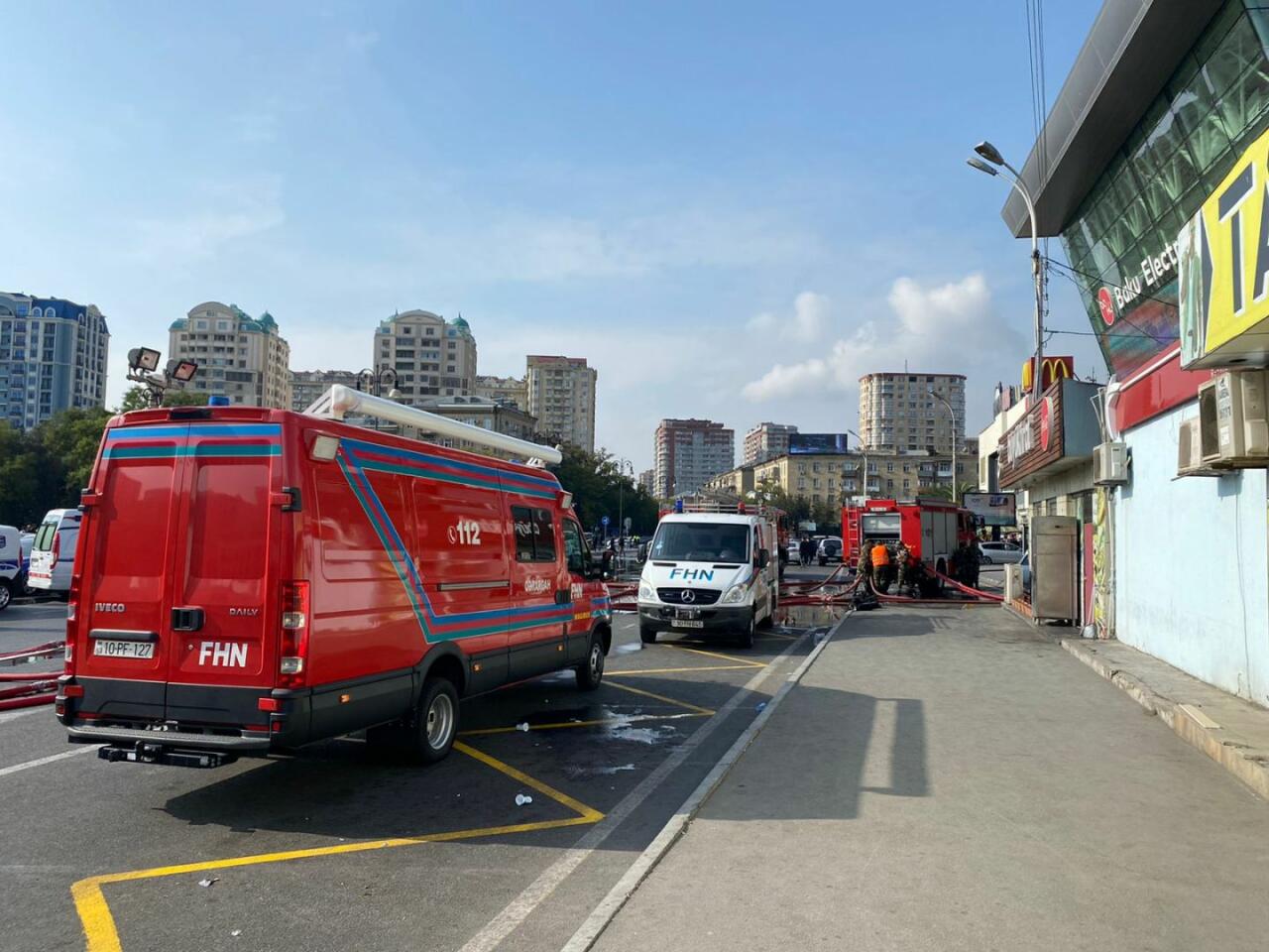 В Баку произошел сильный пожар