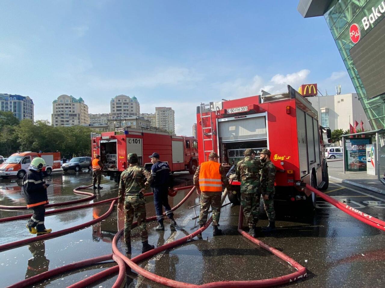 В Баку произошел сильный пожар