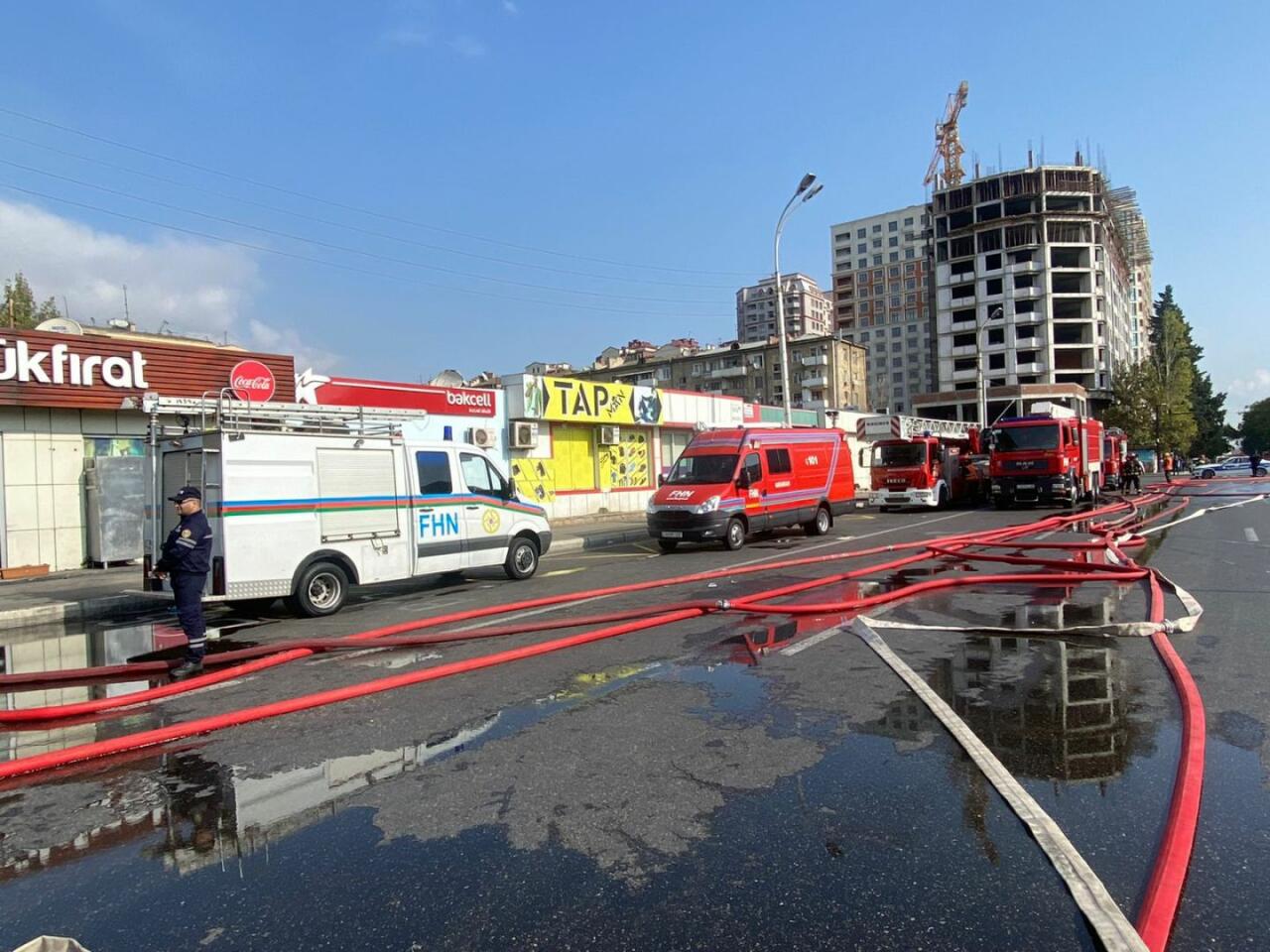 В Баку произошел сильный пожар