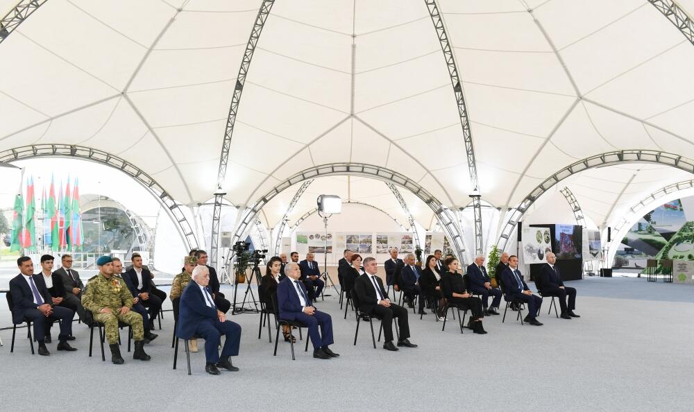Президент Ильхам Алиев и Первая леди Мехрибан Алиева встретились с представителями общественности Физулинского района, заложили фундамент Мемориального комплекса и восстановления города