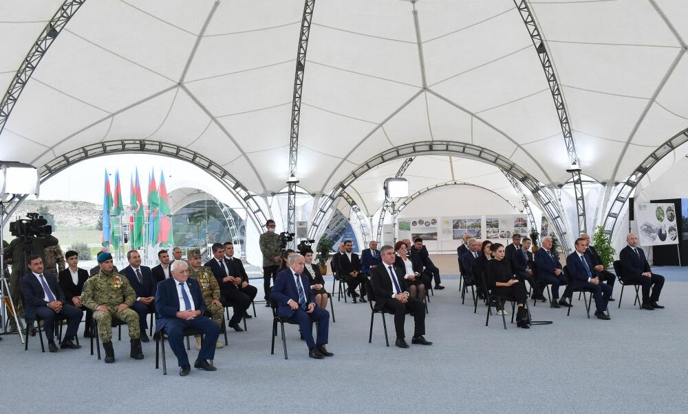 Президент Ильхам Алиев и Первая леди Мехрибан Алиева встретились с представителями общественности Физулинского района, заложили фундамент Мемориального комплекса и восстановления города