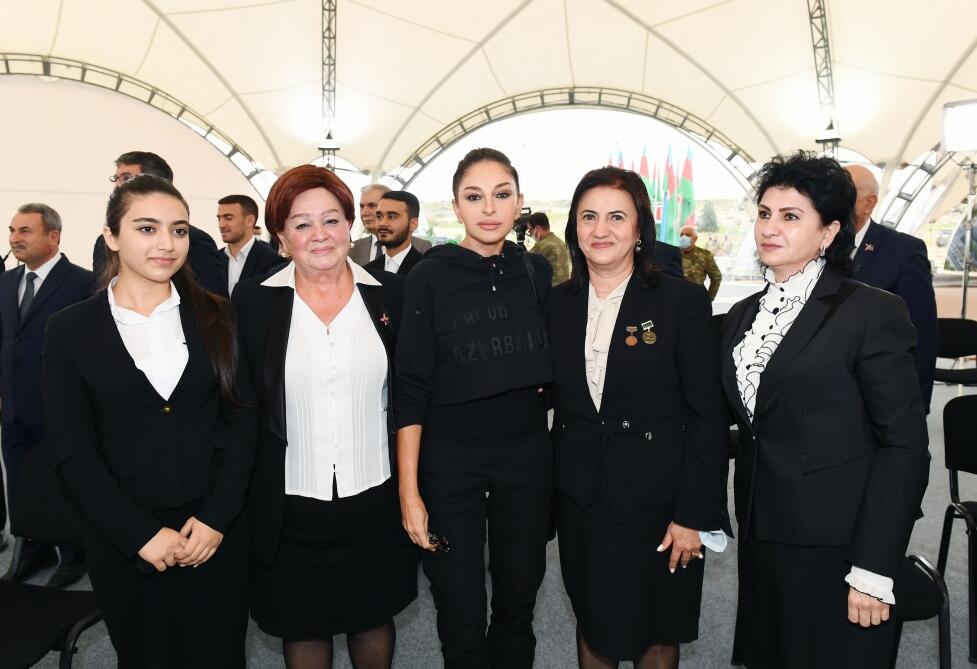 Президент Ильхам Алиев и Первая леди Мехрибан Алиева встретились с представителями общественности Физулинского района, заложили фундамент Мемориального комплекса и восстановления города