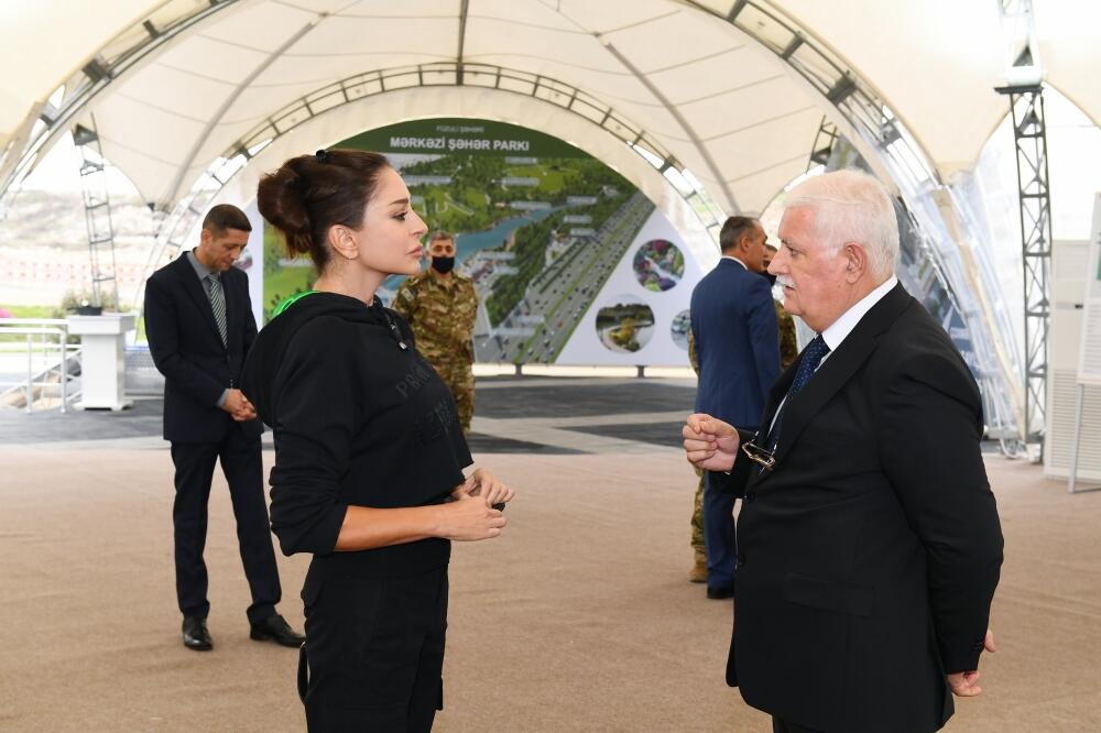 Президент Ильхам Алиев и Первая леди Мехрибан Алиева встретились с представителями общественности Физулинского района, заложили фундамент Мемориального комплекса и восстановления города