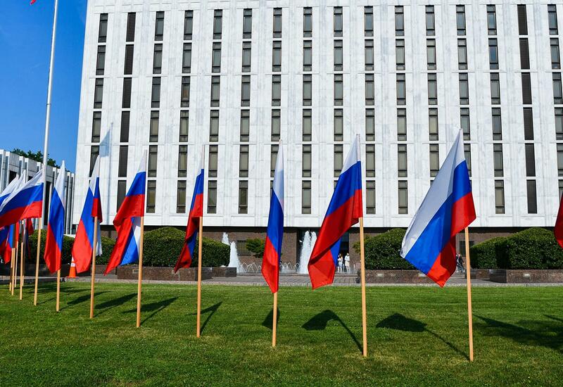 Россия приостанавливает работу постпредства при НАТО