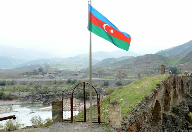 Tarixi Xudafərin körpüsündən
