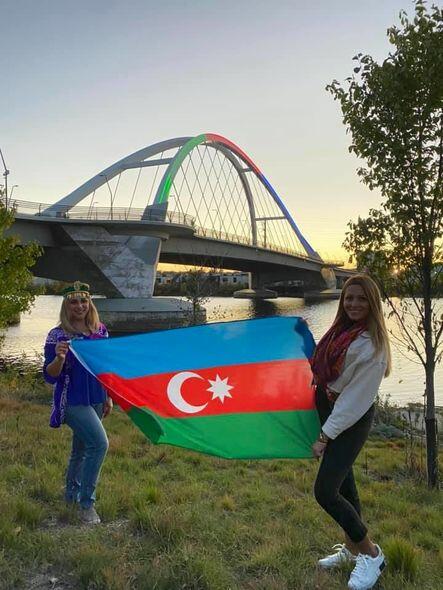 Знаменитый в США мост окрасился в цвета азербайджанского флага