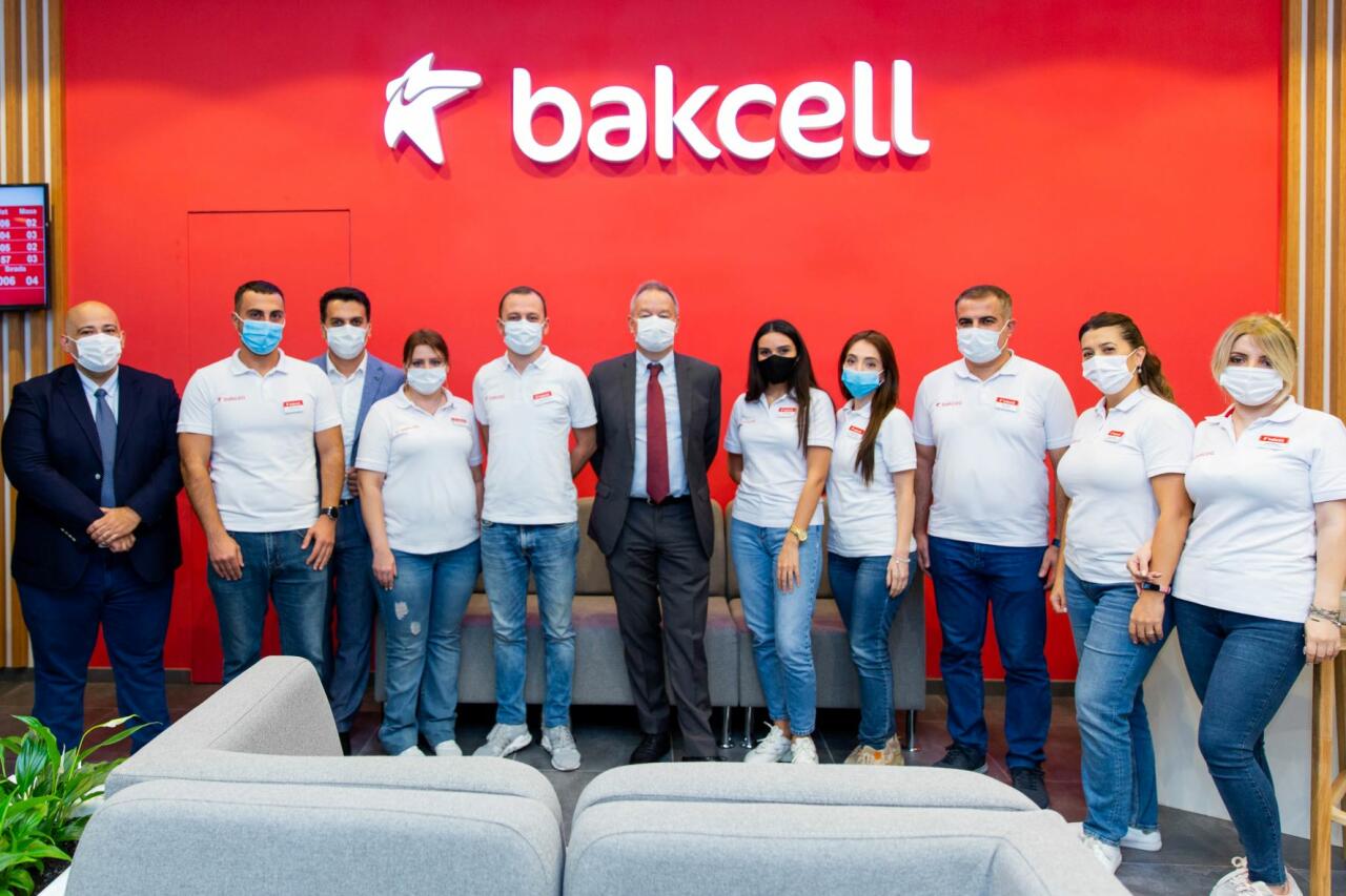 Компания Bakcell представила обновленный концептуальный магазин в центре Баку