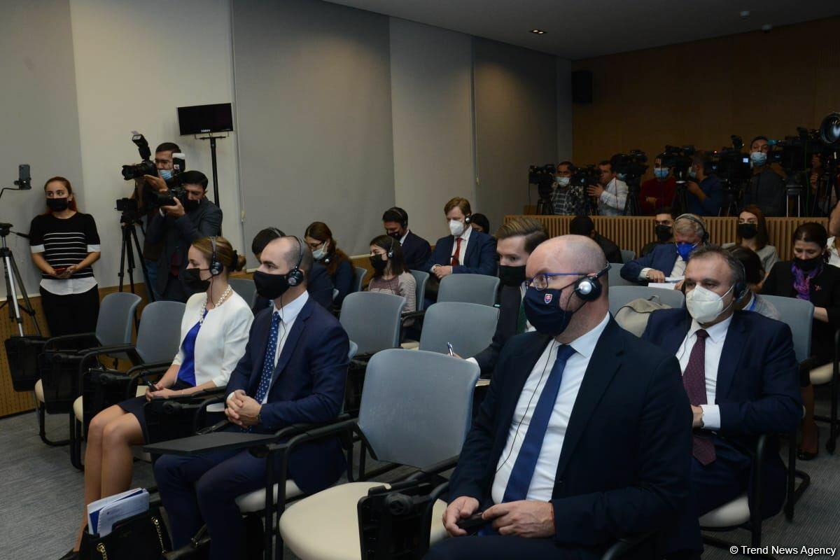 В Баку прошла совместная пресс-конференция глав МИД Азербайджана и Словакии