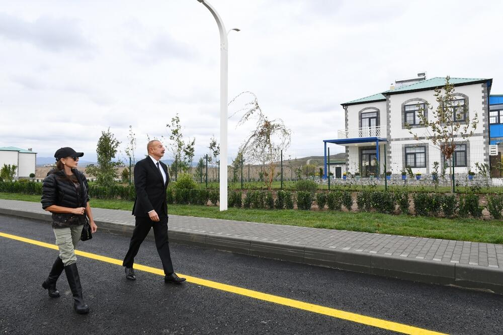 Президент Ильхам Алиев и Первая леди Мехрибан Алиева совершили поездку в Зангиланский район