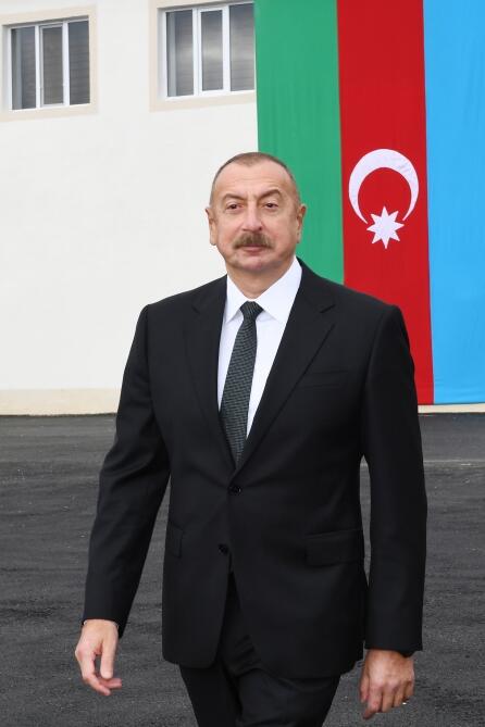 Президент Ильхам Алиев и Первая леди Мехрибан Алиева ознакомились с условиями, созданными в воинской части ГПС в Зангилане