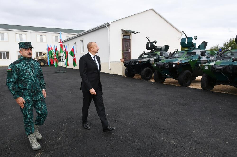 Президент Ильхам Алиев и Первая леди Мехрибан Алиева ознакомились с условиями, созданными в воинской части ГПС в Зангилане