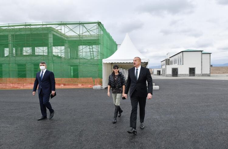 Президент Ильхам Алиев и Первая леди Мехрибан Алиева ознакомились с проделанной работой в рамках проекта "Умное село" в Зангилане