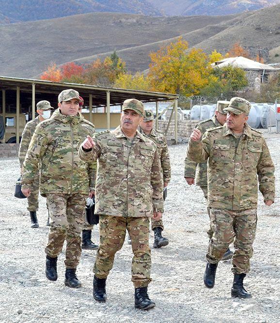 Zakir Həsənov Kəlbəcər və Laçında hərbi hissələrin qışa hazırlığını yoxlayıb