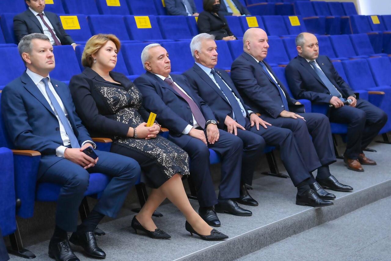 Вагит Алекперов принял участие в открытии нового головного офиса Yelo Bank