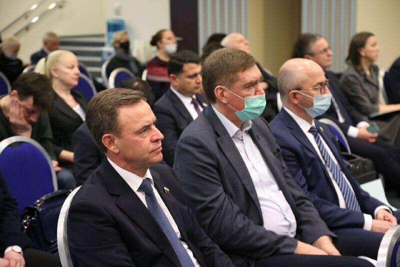 Депутат Эмин Гаджиев рассказал парламентариям СНГ на конференции в Санкт-Петербурге о восстановлении Карабахского и Восточно-Зангезурского экономических районов