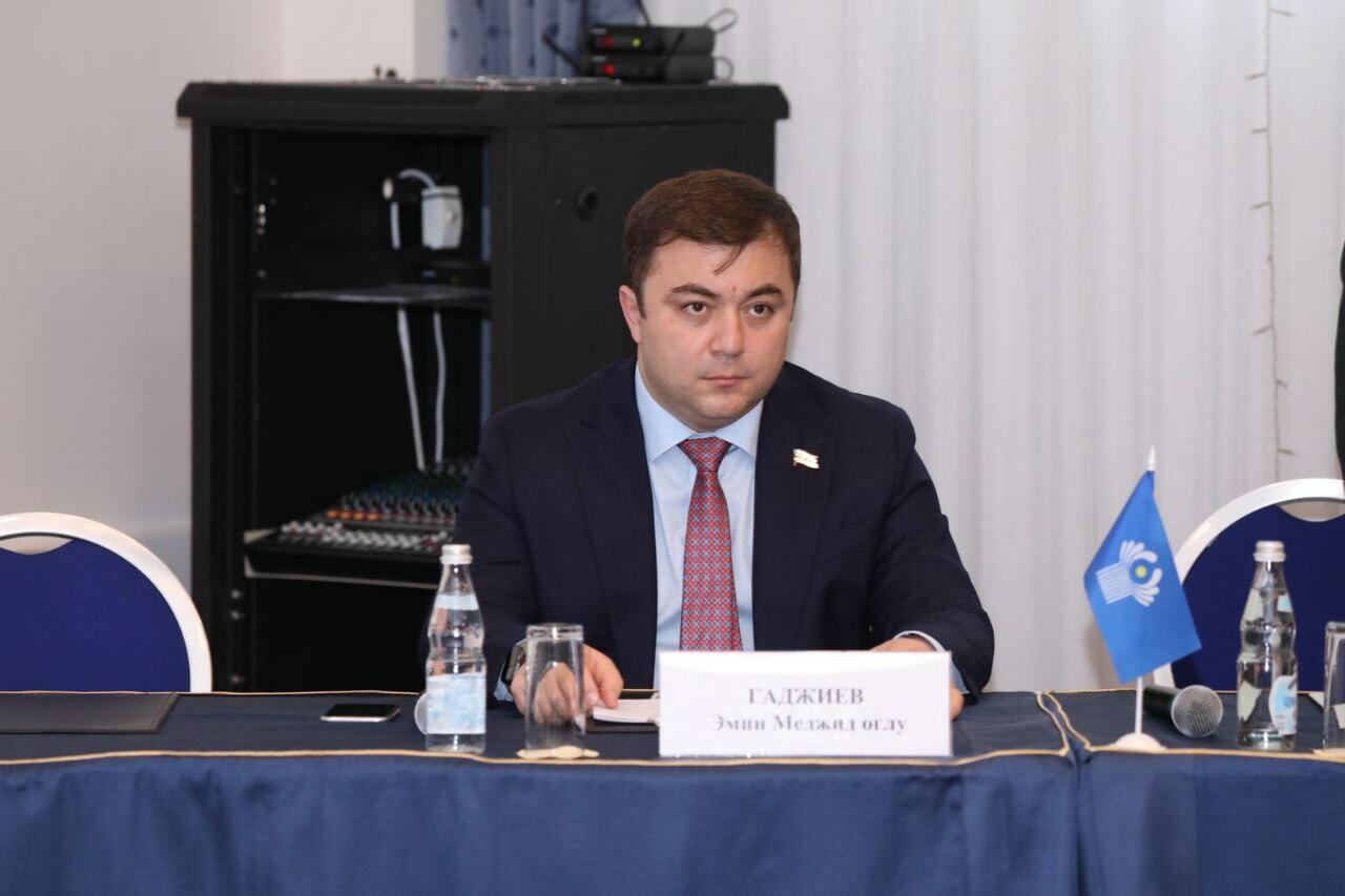 Депутат Эмин Гаджиев рассказал парламентариям СНГ на конференции в Санкт-Петербурге о восстановлении Карабахского и Восточно-Зангезурского экономических районов