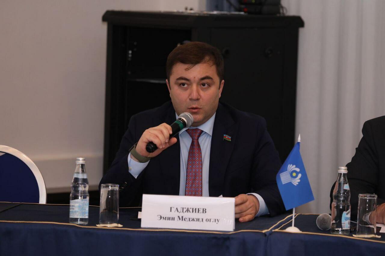 Депутат Эмин Гаджиев рассказал парламентариям СНГ на конференции в Санкт-Петербурге о восстановлении Карабахского и Восточно-Зангезурского экономических районов