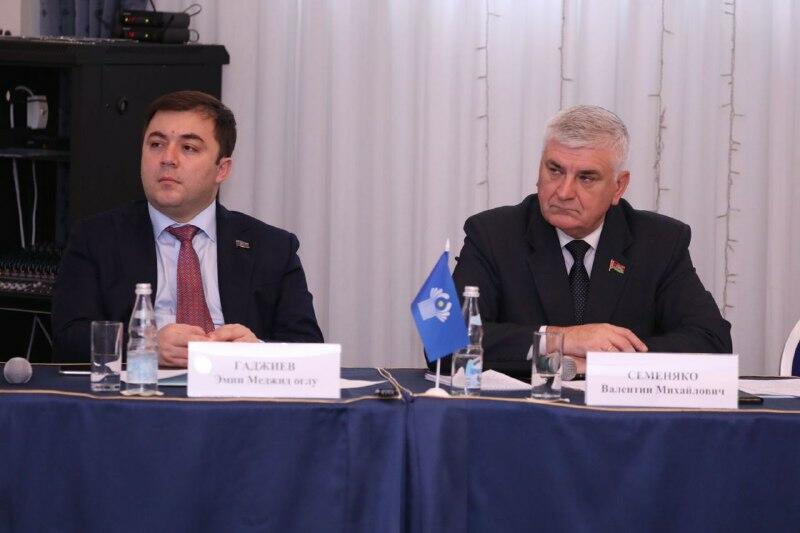 Депутат Эмин Гаджиев рассказал парламентариям СНГ на конференции в Санкт-Петербурге о восстановлении Карабахского и Восточно-Зангезурского экономических районов