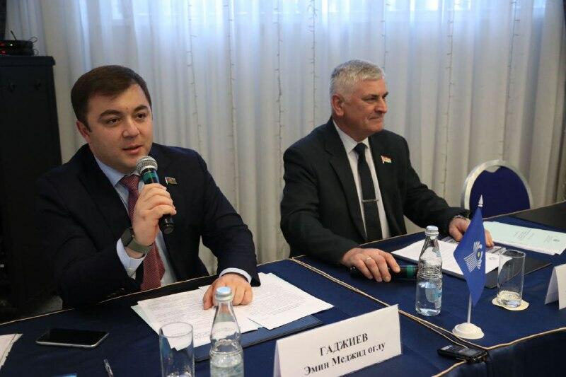 Депутат Эмин Гаджиев рассказал парламентариям СНГ на конференции в Санкт-Петербурге о восстановлении Карабахского и Восточно-Зангезурского экономических районов