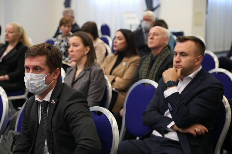 Депутат Эмин Гаджиев рассказал парламентариям СНГ на конференции в Санкт-Петербурге о восстановлении Карабахского и Восточно-Зангезурского экономических районов