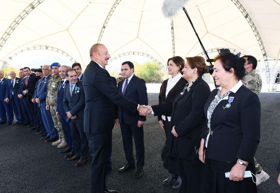 Президент Ильхам Алиев и Первая леди Мехрибан Алиева встретились с представителями общественности Губадлинского района