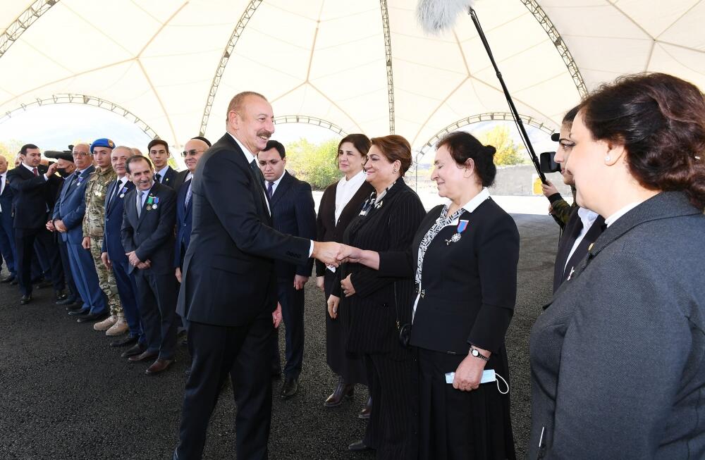Президент Ильхам Алиев и Первая леди Мехрибан Алиева встретились с представителями общественности Губадлинского района