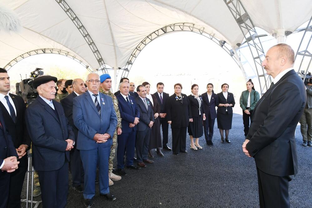 Президент Ильхам Алиев и Первая леди Мехрибан Алиева встретились с представителями общественности Губадлинского района