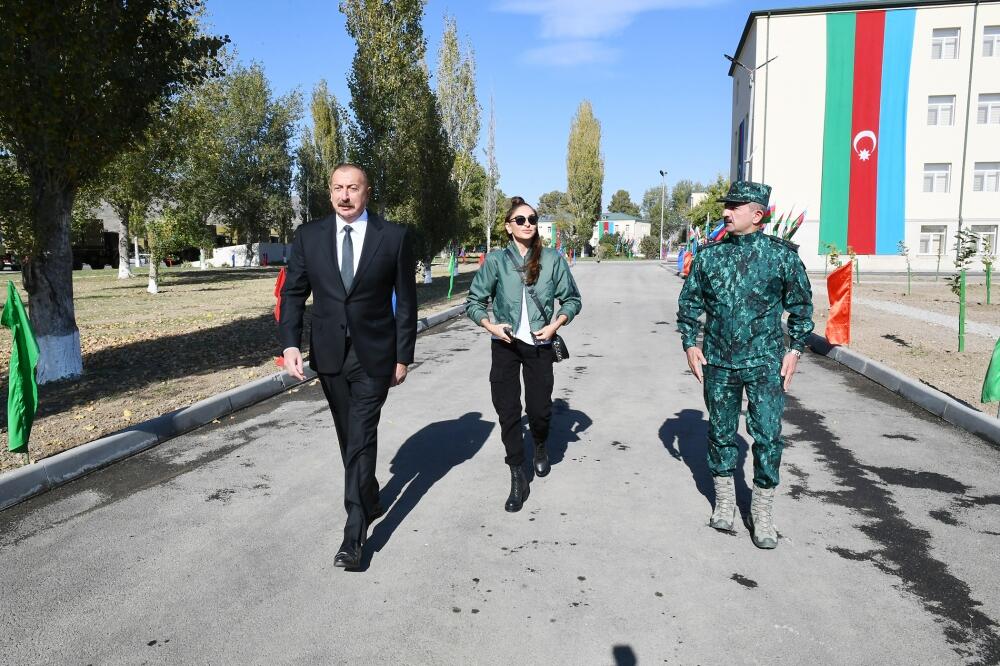Президент Ильхам Алиев и Первая леди Мехрибан Алиева приняли участие в открытии нового комплекса воинской части ГПС