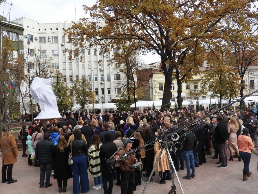 В Харькове открылся памятник Мирза Фатали Ахундзаде