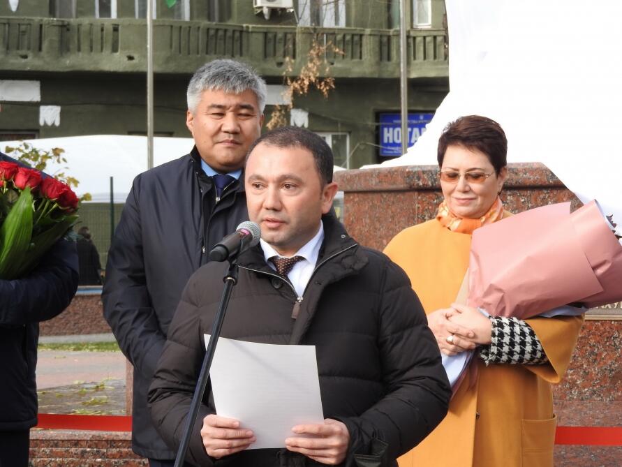 В Харькове открылся памятник Мирза Фатали Ахундзаде