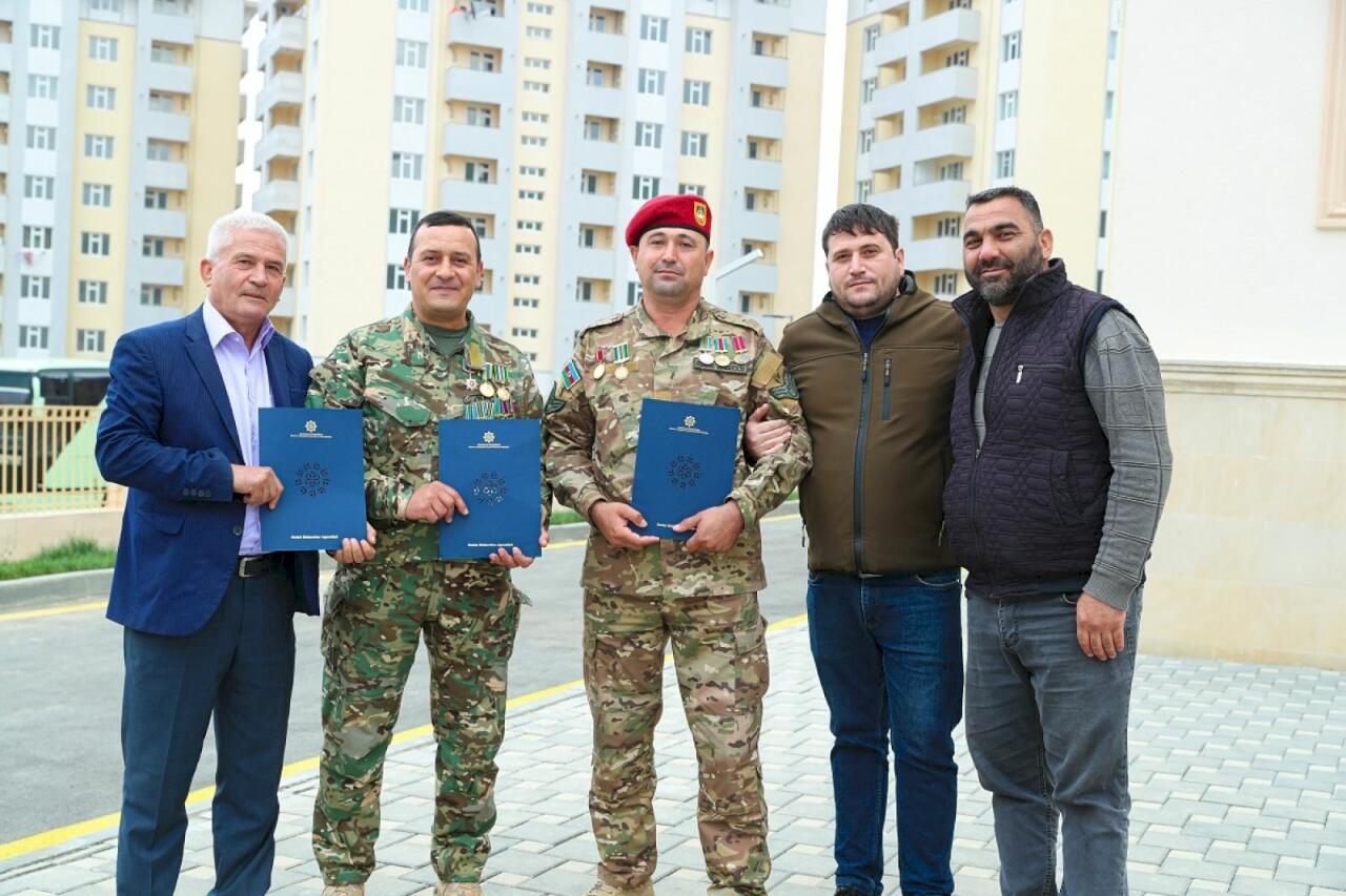 Семьям шехидов и инвалидам войны предоставлено 50 квартир