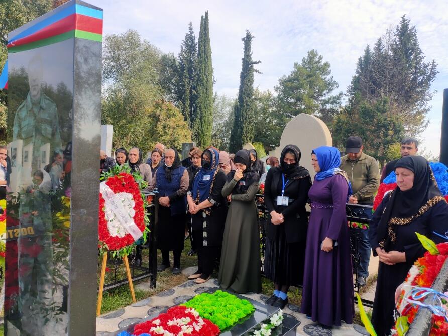 Düşmənin xeyli canlı qüvvəsini və texnikasını məhv edən igid döyüşçü Əlibəy Feyruzlunun xatirəsi anılıb