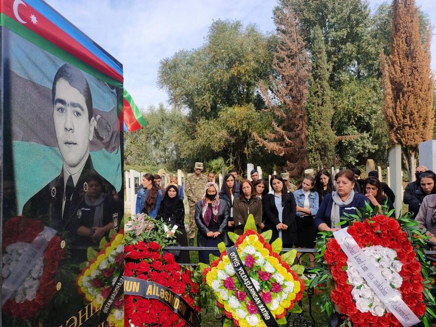 Düşmənin xeyli canlı qüvvəsini və texnikasını məhv edən igid döyüşçü Əlibəy Feyruzlunun xatirəsi anılıb