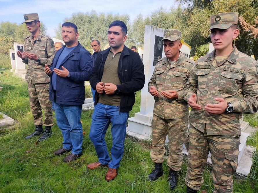 Düşmənin xeyli canlı qüvvəsini və texnikasını məhv edən igid döyüşçü Əlibəy Feyruzlunun xatirəsi anılıb